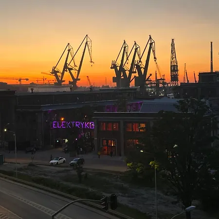 Sunny Crane Гданьск